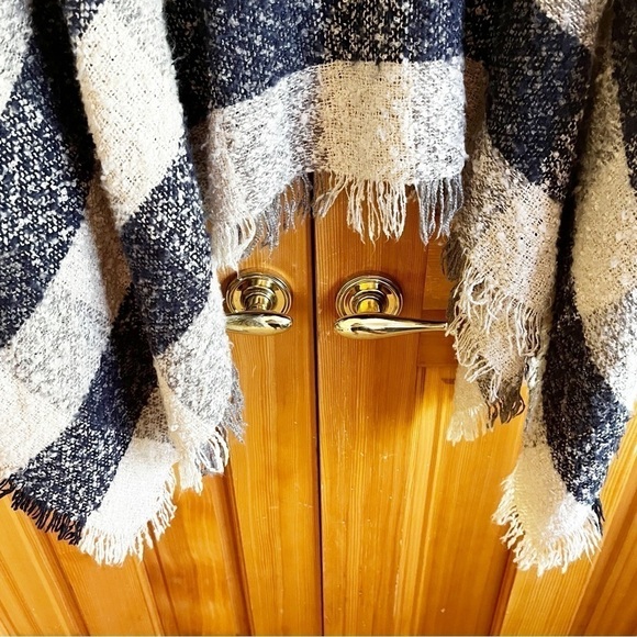 Ariana by Howards Blue Plaid Blanket Cowl Neck Shawl Fringed Poncho Festival OS - Picture 5 of 9